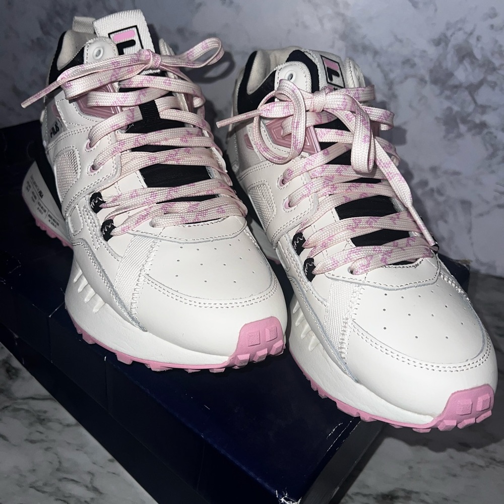 💕🔥FILA WOMEN SNEAKS